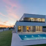 Villa Stunning Marea With A Private Pool *