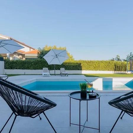 Stunning Marea With A Private Pool ורסי