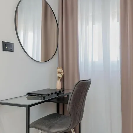 Stunning Marea With A Private Pool ורסי