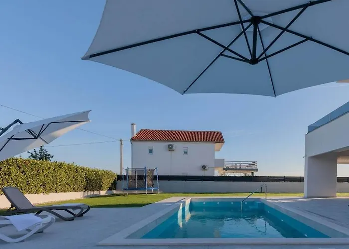 Stunning Marea With A Private Pool * Врси