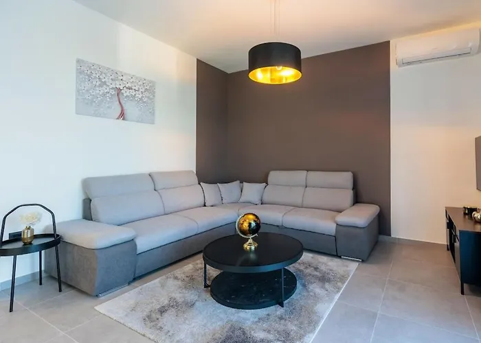 Stunning Marea With A Private Pool * Врси