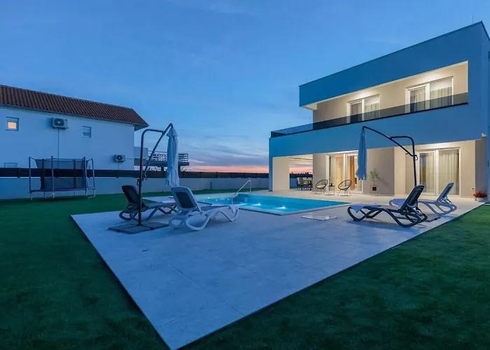 Вилла Stunning Marea With A Private Pool